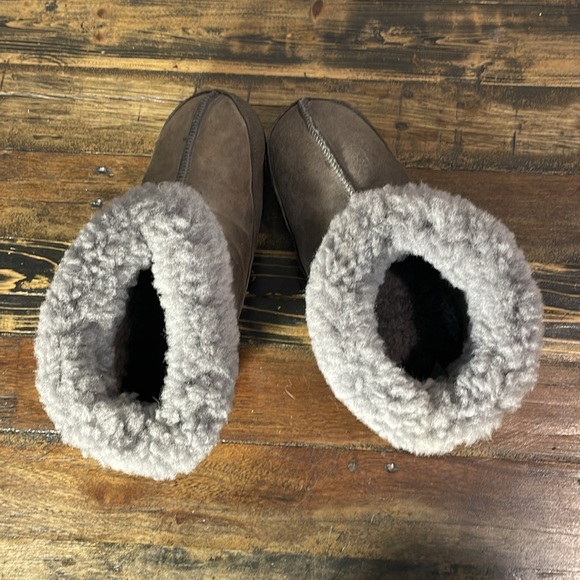 Egli’s sheepskin slippers. Never walked in. Cozy. Women’s 10/mens 8. Unisex - Picture 14 of 17